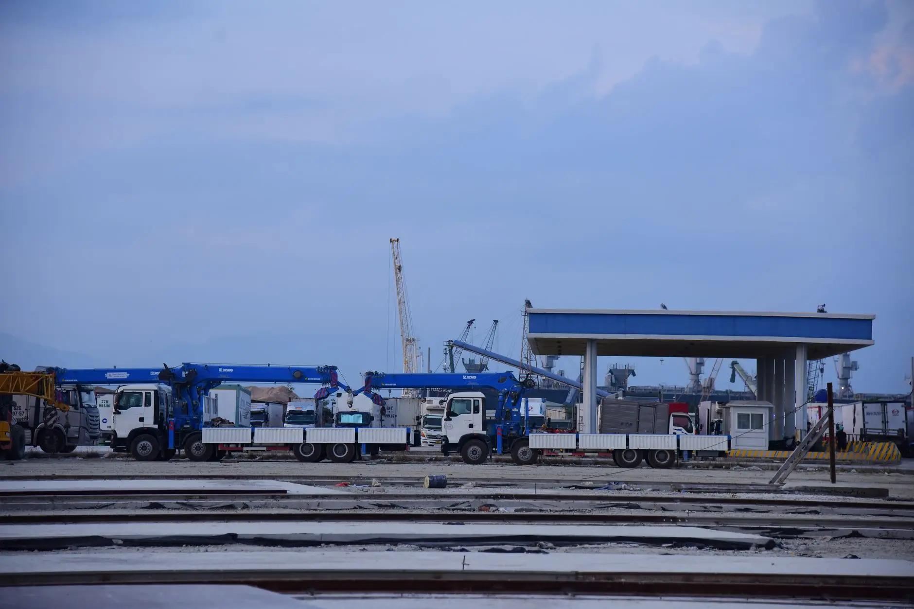 深圳埃泊思科技蓝牙耳机充电仓主流型号参数对比分析